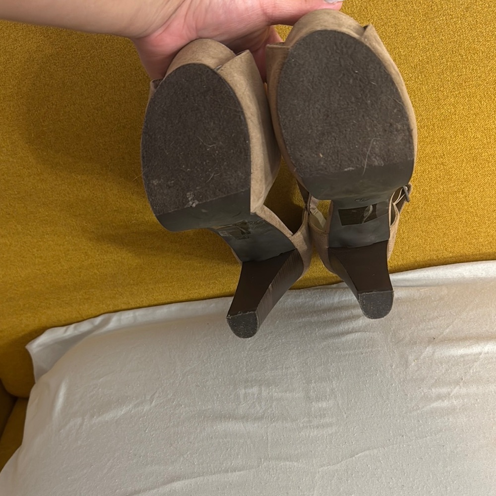 Heels - Picture 4 of 5